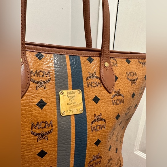 MCM Médium size Tote - Picture 6 of 10